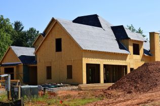 Hypotéky letos na podzim neustále zdražují, v říjnu měly banky díky ČNB hypoteční žně