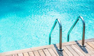  Jak se v parném létě starat o vodu v bazénu?