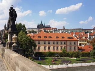 Pinkasův palác na Kampě jde dnes za půl miliardy korun do nedobrovolné dražby.